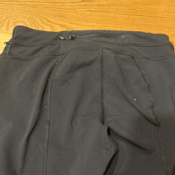 Lululemon size 6 black leggings-pilling noted on butt and groin area price as is - Picture 4 of 7